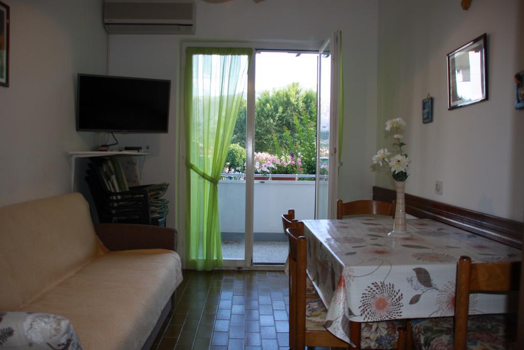 Mediterranean Oasis Apartments Baška Exteriör bild